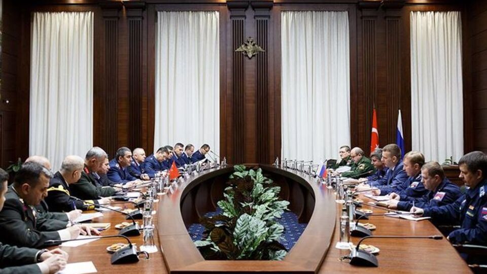 Делегации вооруженных сил РФ и Турции провели консультации по Сирии