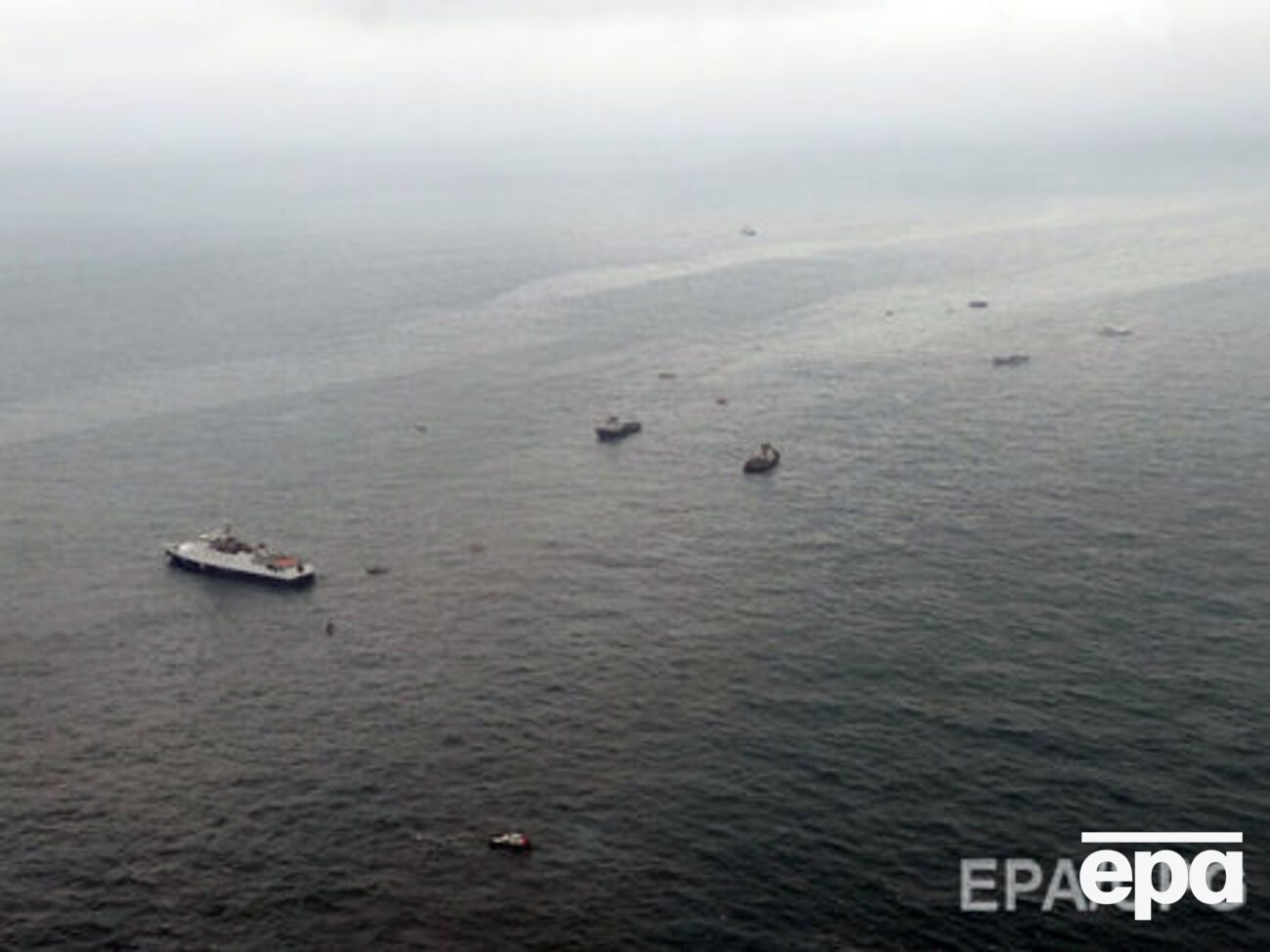 Всего на борту самолета находилось 92 человека