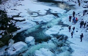 Яремчанский каскадный водопад покрылся льдом