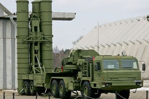 Российская зенитно-ракетная система С-400 "Триумф", размещенная в Крыму, не представляет собой прямой угрозы Украине