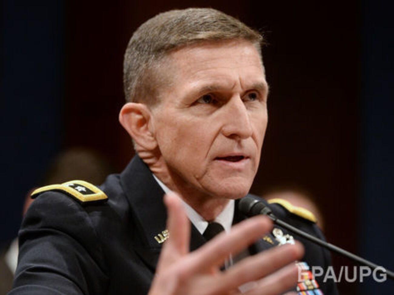 Приглашение якобы было передано в ходе телефонного разговора помощника Трампа по национальной безопасности Майкла Флинна с дипломатом РФ