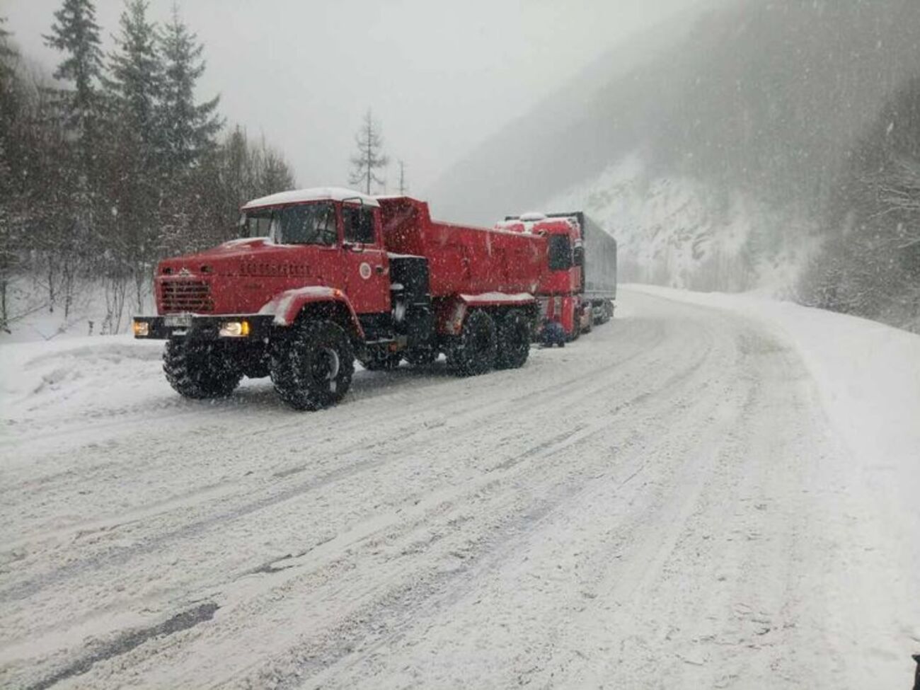 Ограничение движения ввели для грузового и крупногабаритного транспорта