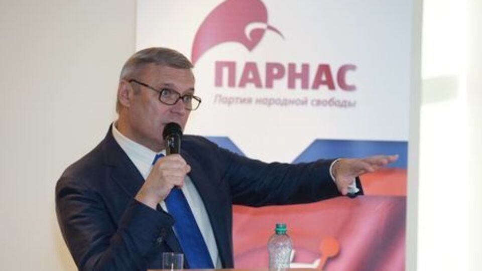Касьянов: На фоне грядущих ограничений следует ожидать плавную, 10-процентную девальвацию рубля