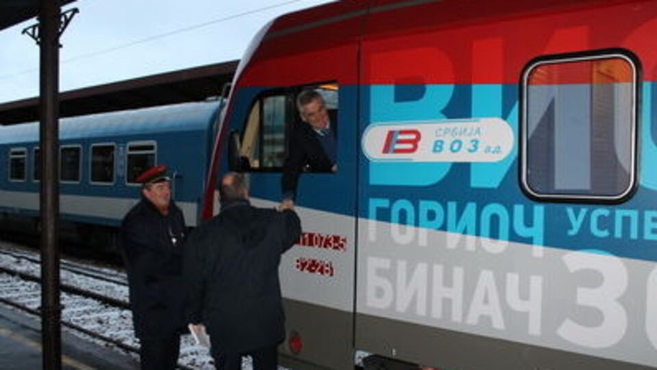 По словам Вучича, водителя поезда и его пассажиров собирались арестовать