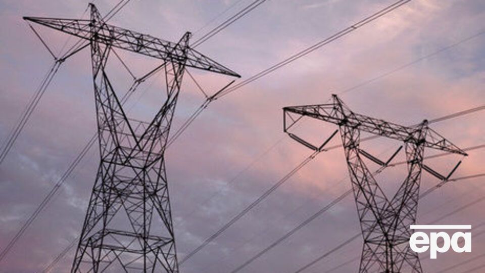 К восстановлению энергоснабжения привлечены бригады облэнерго