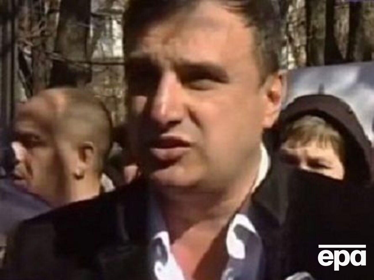 Передача квартир Клинчаева совпала по времени с его освобождением из-под домашнего ареста, заметил блогер