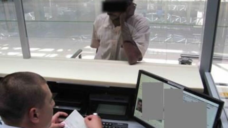 ГПСУ задержала двоих иностранцев с фальшивыми документами на проживание в Украине