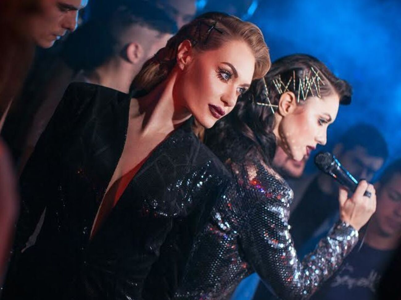 Песню "Сережа" из репертуара группы "НеАнгелы" исполнили фаны дуэта