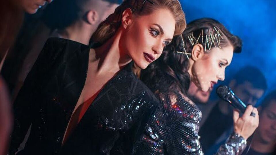 Песню "Сережа" из репертуара группы "НеАнгелы" исполнили фаны дуэта