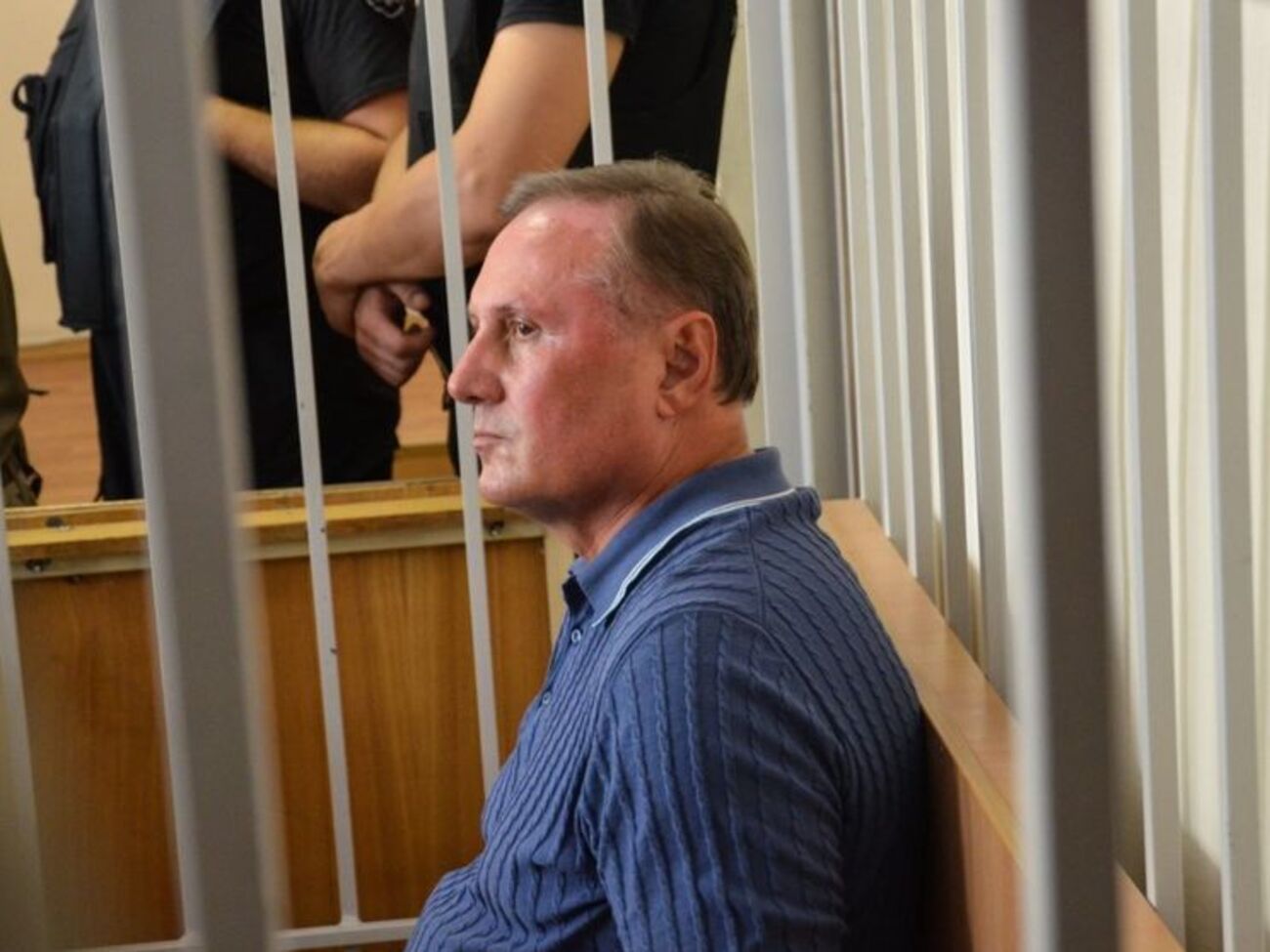 Ефремова доставили в здание Старобельского райсуда