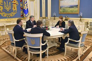 Порошенко поручил подать иск против России в суд ООН