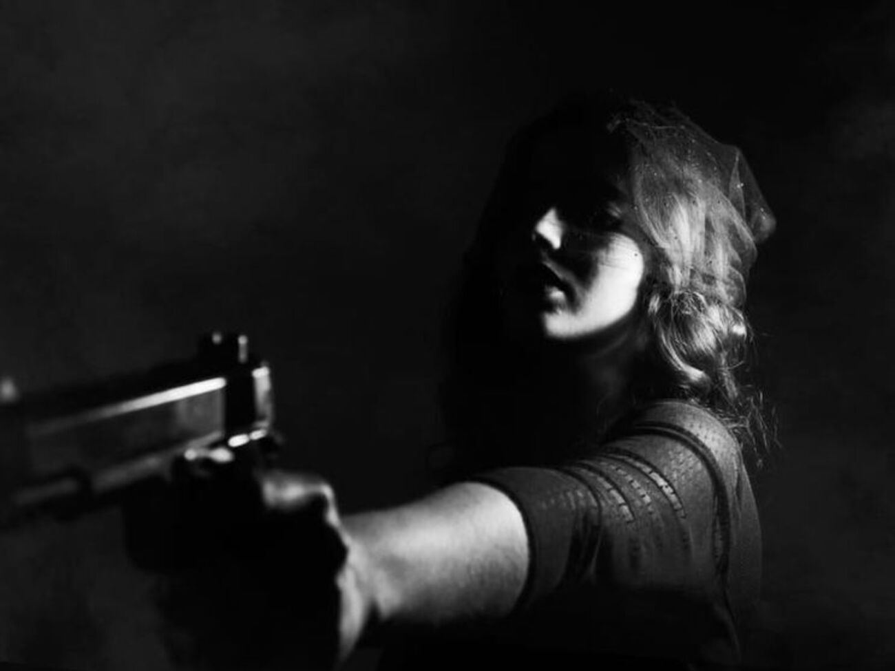 В вопросах учитывается безопасность на улицах города днем и ночью, риск ограбления дома, угона машины, нападения на улице и т.п.