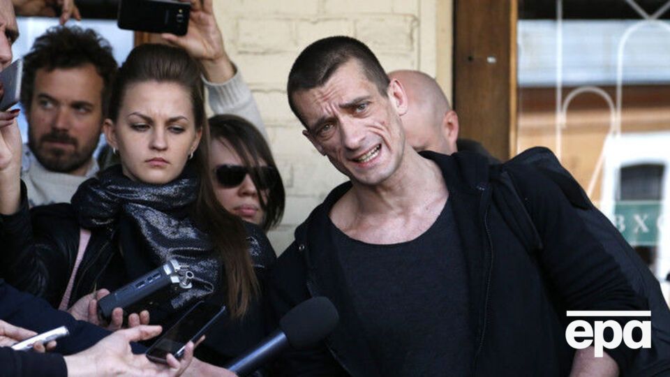 Павленского подозревают в избиении бывшего бойфренда актрисы, которую затем художник якобы пытался изнасиловать
