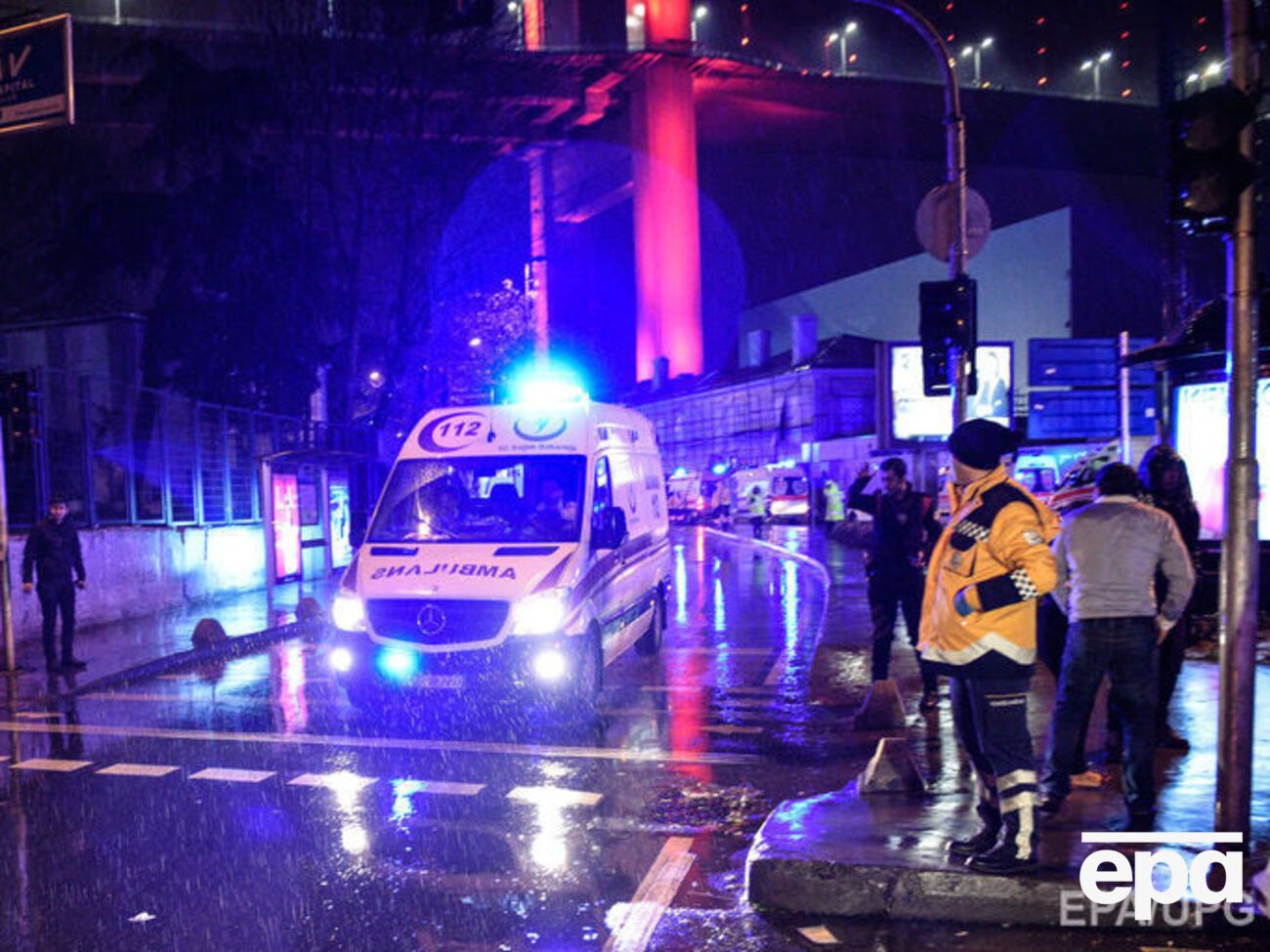 Задержанный мужчина признал вину в нападении на клуб в Стамбуле