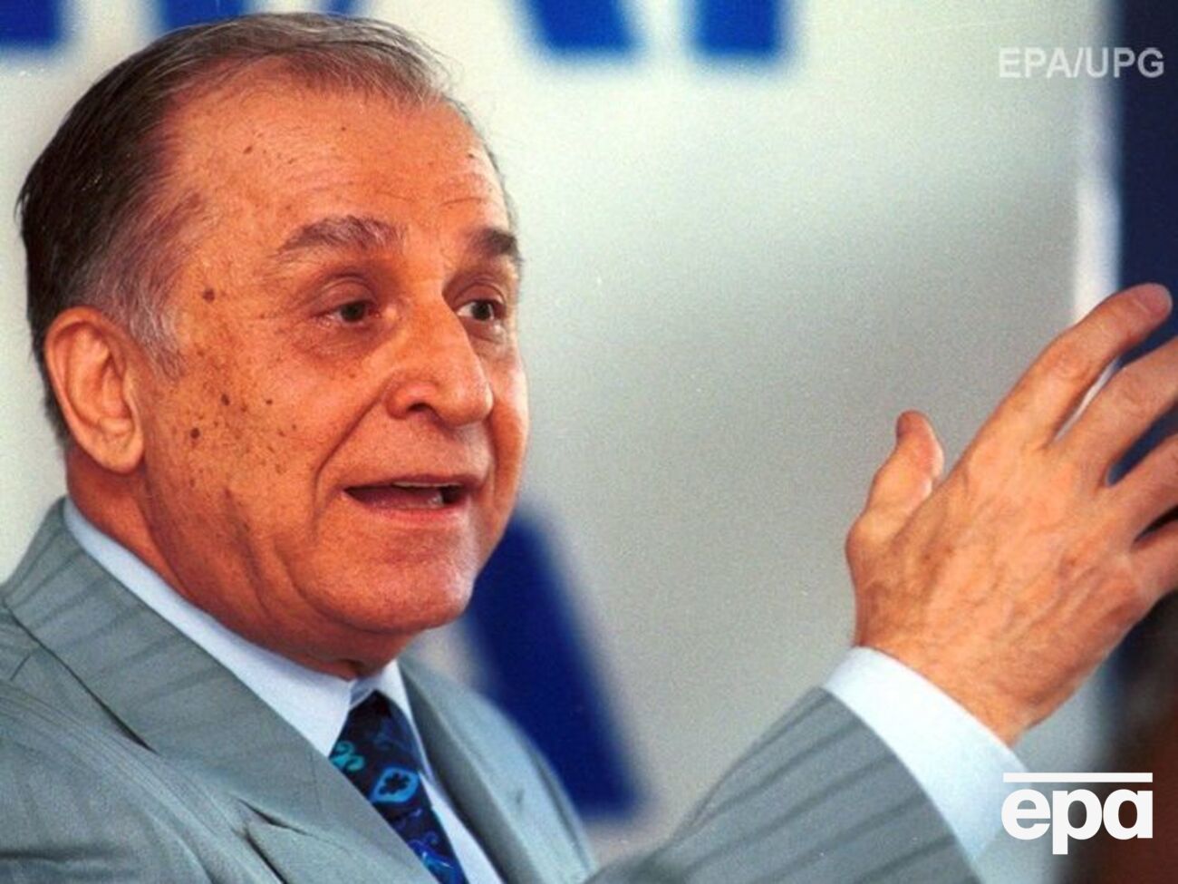 Илиеску был президентом Румынии с 1990-го по 1996 год и с 2000-го по 2004-й
