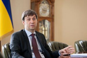 Чурий объясняет девальвацию гривны сезонными факторами