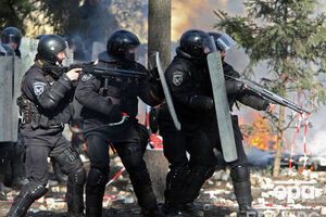 Бывших сотрудников киевского спецподразделения "Беркут" обвиняют в убийстве 48 человек на улице Институтской 20 февраля 2014 года