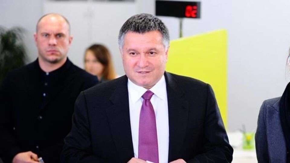Аваков призвал пограничников быть готовыми к восстановлению контроля над границей
