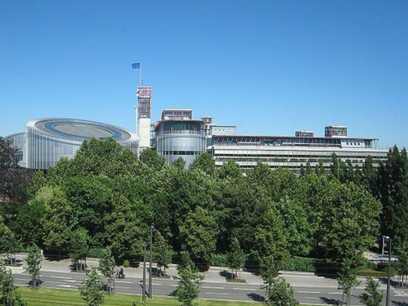 ЕСПЧ признал запрет на усыновление неправомерным