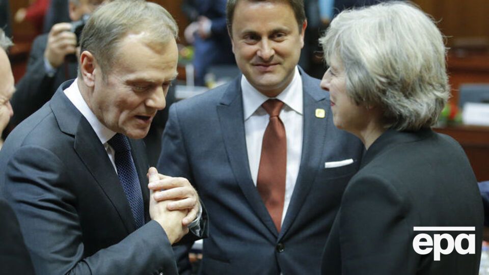 Туск (на фото слева) назвал предложения Мэй (на фото справа) "реалистичными"