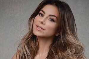 Ани Лорак продемонстрировала полуобнаженное тело