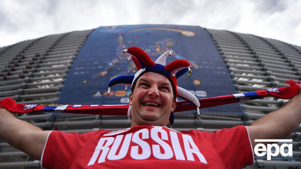 Двое из трех российских болельщиков, осужденных во Франции, вернулись в Москву