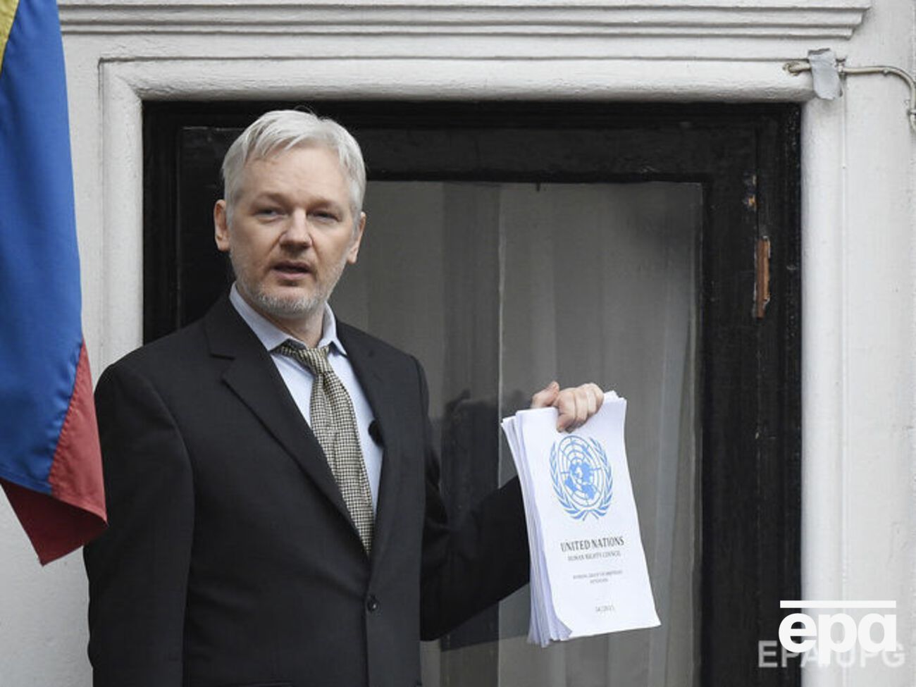 Джулиан Ассанж живет на территории посольства Эквадора в Лондоне