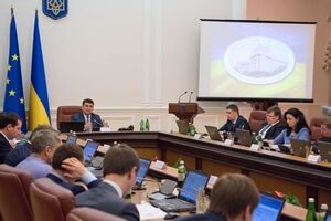 Кабмин выделил деньги на перезахоронение Александра Олеся из резервного фонда