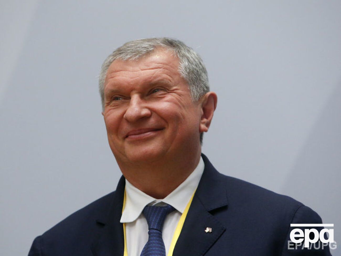 Леонтьев не стал отвечать на вопрос, почему Сечин (на фото) использует мигалку