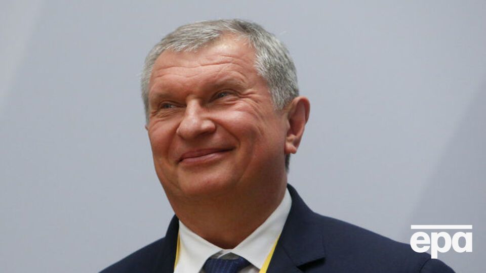 Леонтьев не стал отвечать на вопрос, почему Сечин (на фото) использует мигалку
