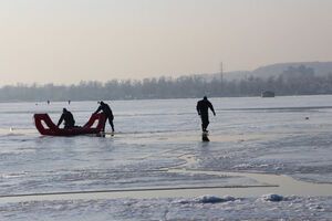 Погибших и пострадавших нет, от медицинской помощи мужчины отказались