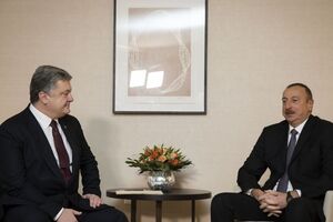 Порошенко и Алиев заявили, что довольны развитием сотрудничества между странами