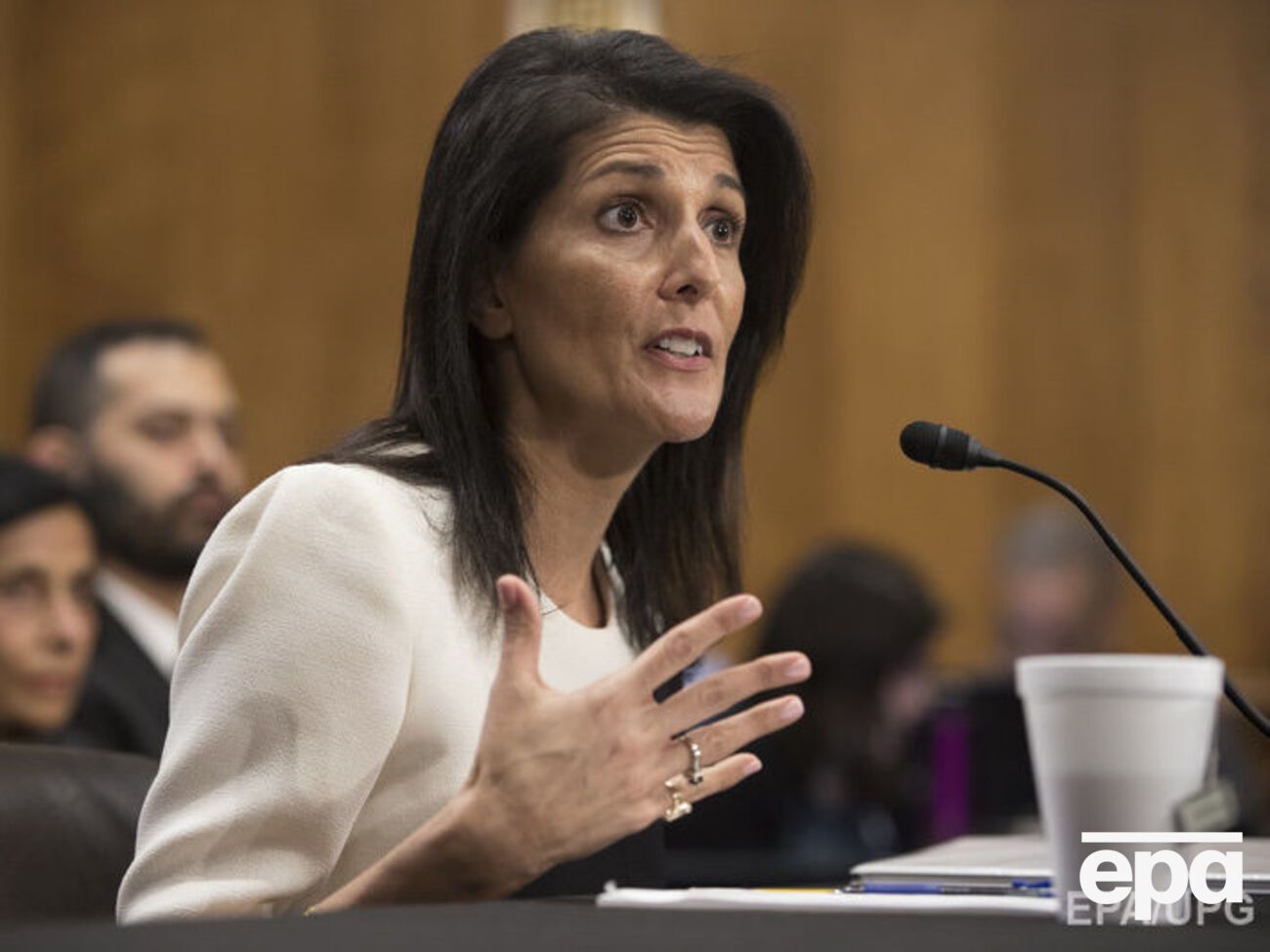 По словам Хайли, США должны оставаться сильными и показать России, какой будет новая администрация