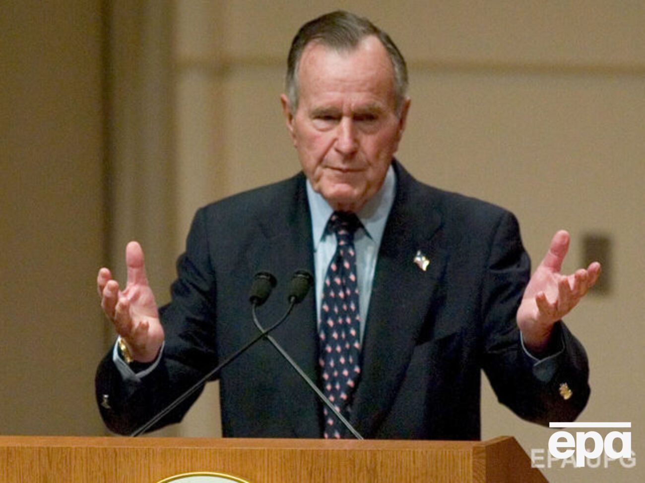 Буш-старший пропустит инаугурацию Трампа