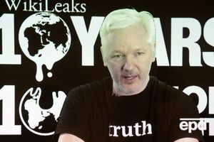 Ассанж не намерен сдаваться американским властям