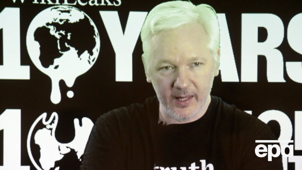 Ассанж не намерен сдаваться американским властям