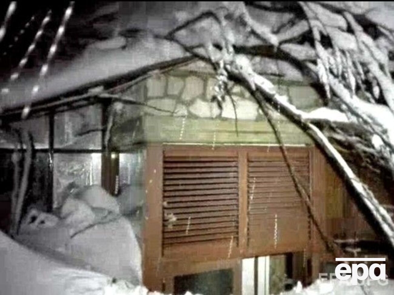 Под завалами оказались около 30 человек