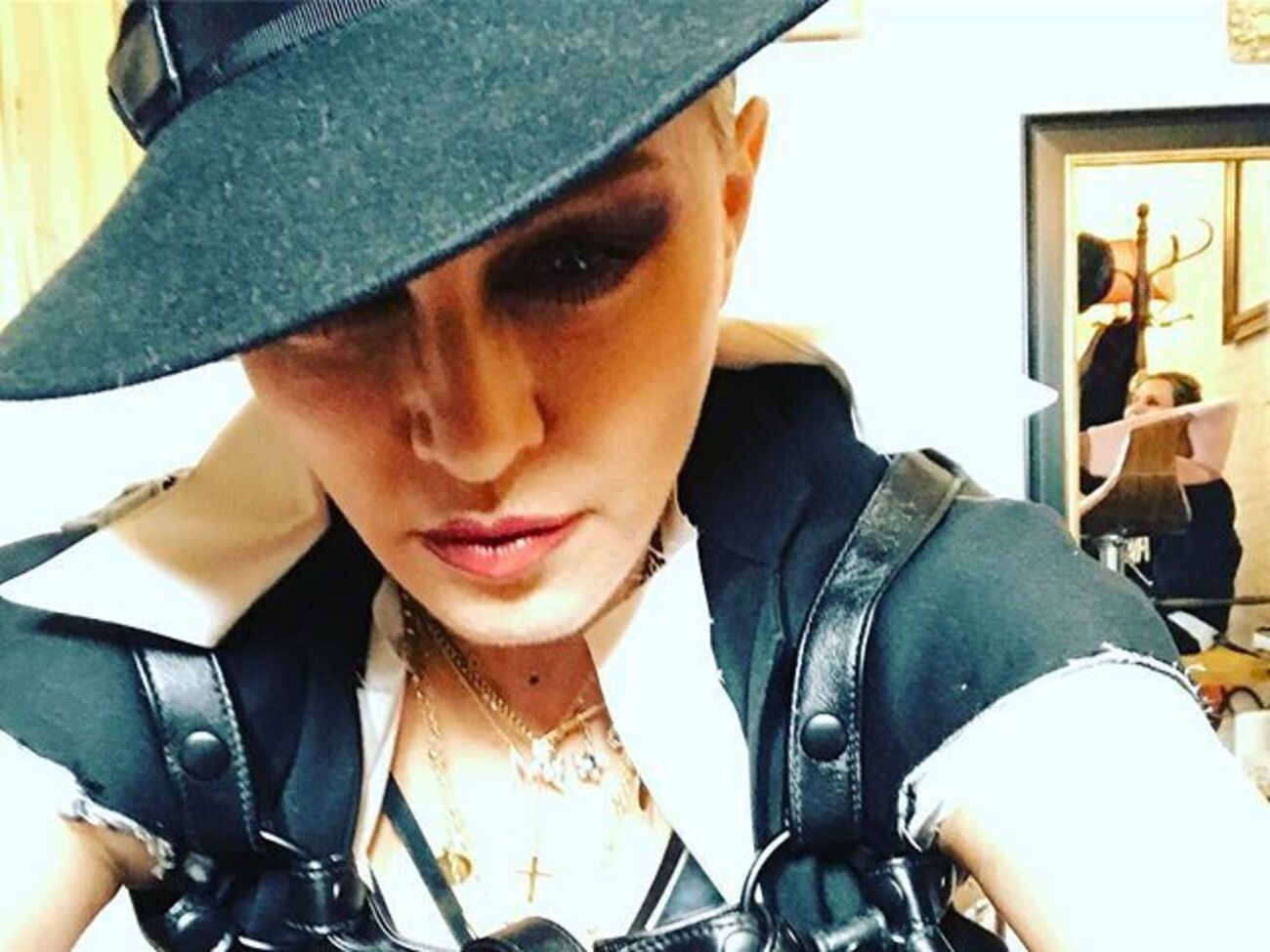 Мадонна: Нужен Супермен или Супервумен для помощи!