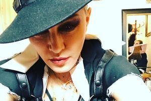 Мадонна: Нужен Супермен или Супервумен для помощи!