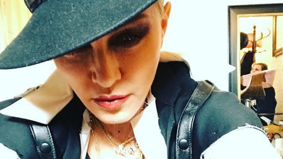 Мадонна: Нужен Супермен или Супервумен для помощи!