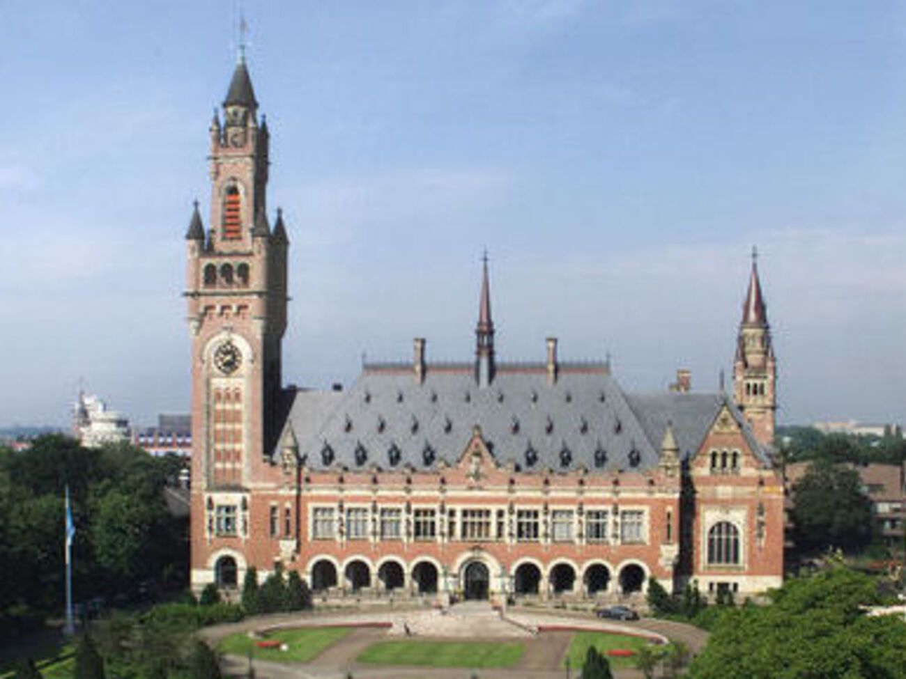 Международный суд в Гааге изучит иск Украины