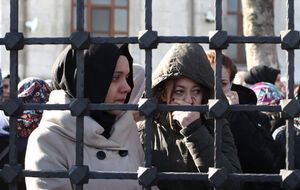 В Стамбуле похоронили 19-летнюю девушку, погибшую в теракте в ночном клубе. Фоторепортаж