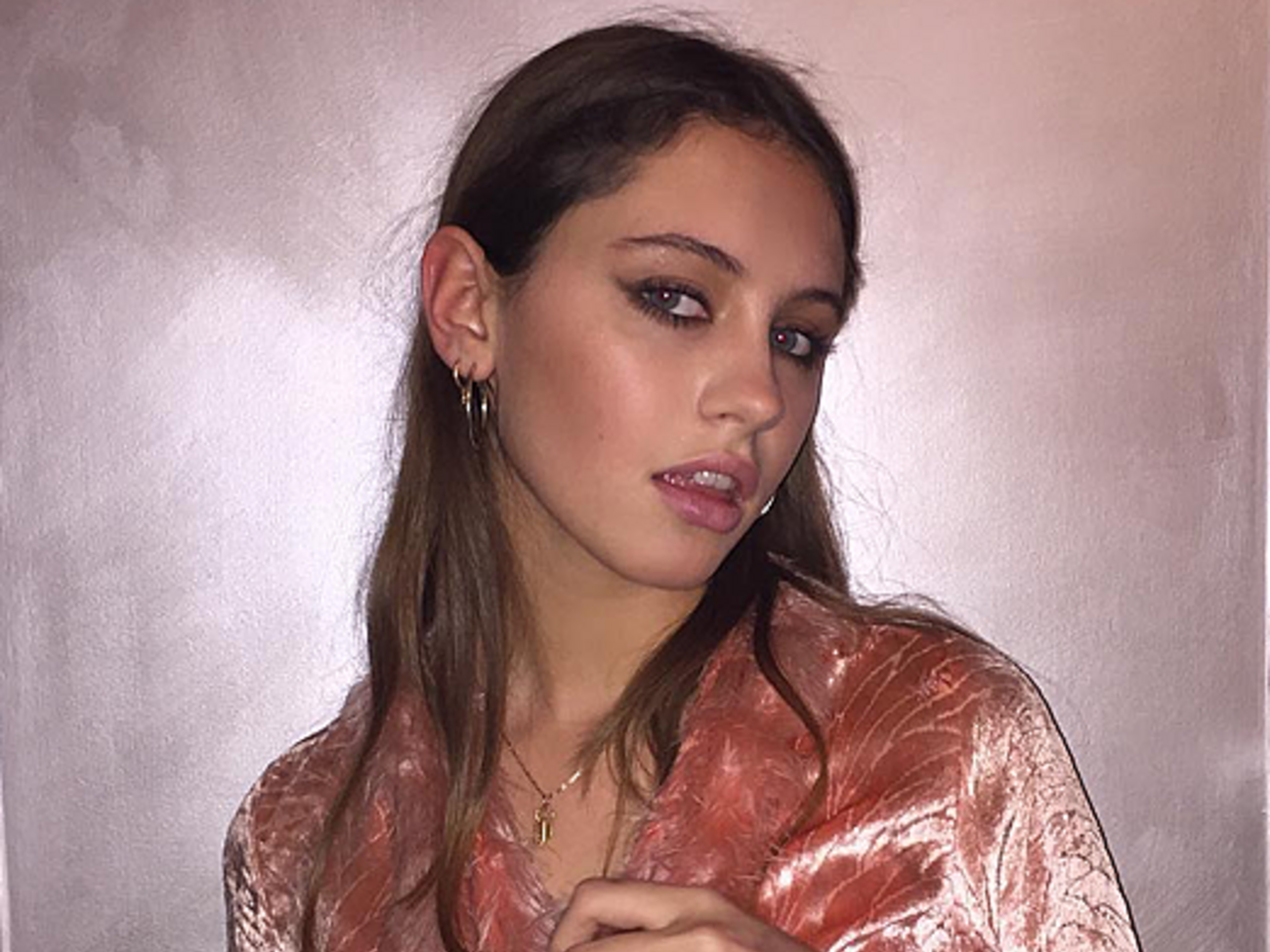 Айрис Лоу:&nbsp;Так горда и взволнована стать частью семьи Burberry как новое лицо линии красоты бренда