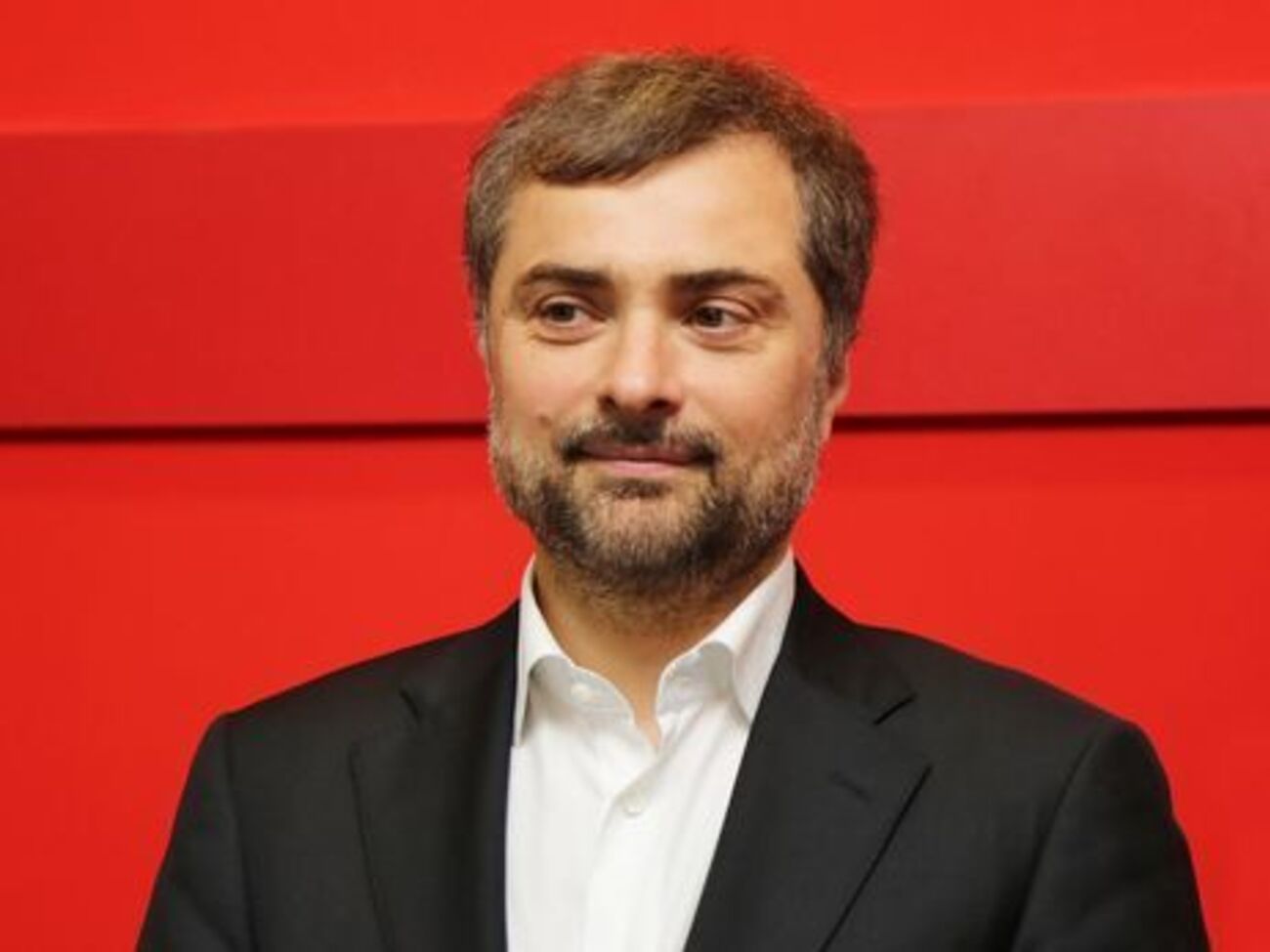 В октябре 2016 года украинская хакерская группа "Киберхунта" заявила, что взломала электронный почтовый ящик Суркова