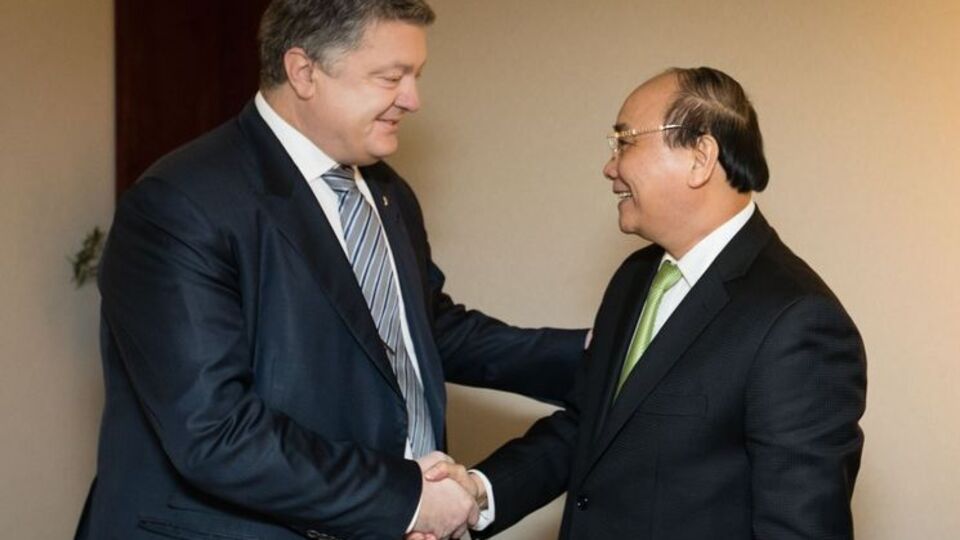 Порошенко и Нгуен Суан Фук договорились активизировать политический диалог между странами