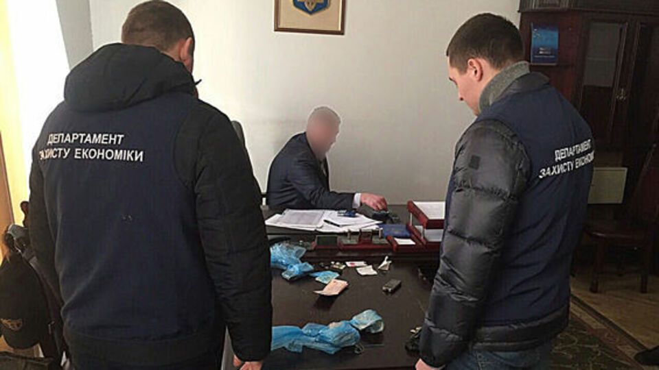 Чиновник был задержан в служебном кабинете