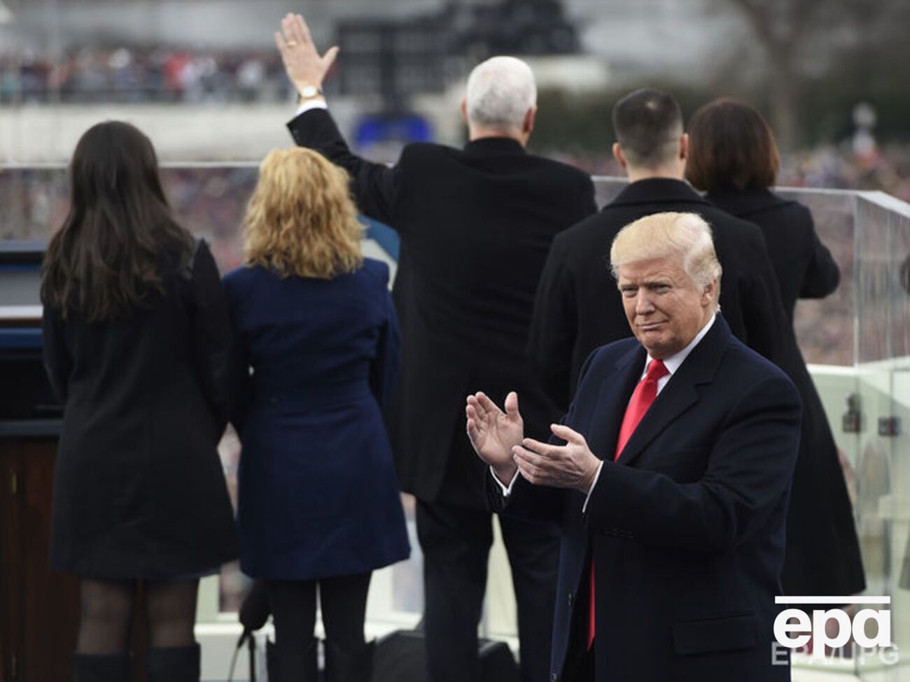 BuzzFeed считает дни, когда Трампа сменит новый президент США