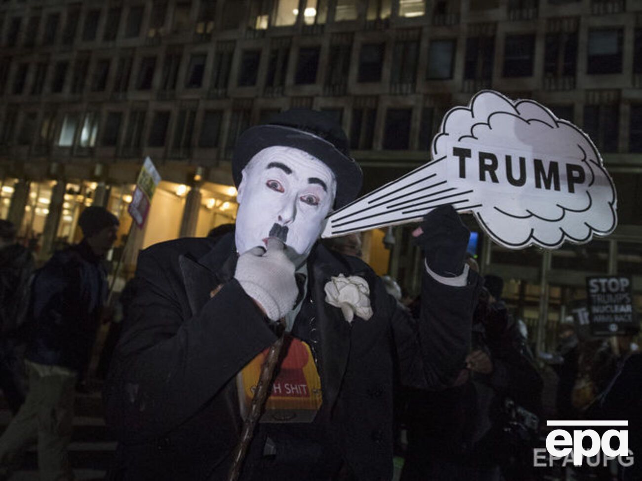 Российского журналиста задержали вместе с протестующими против Трампа