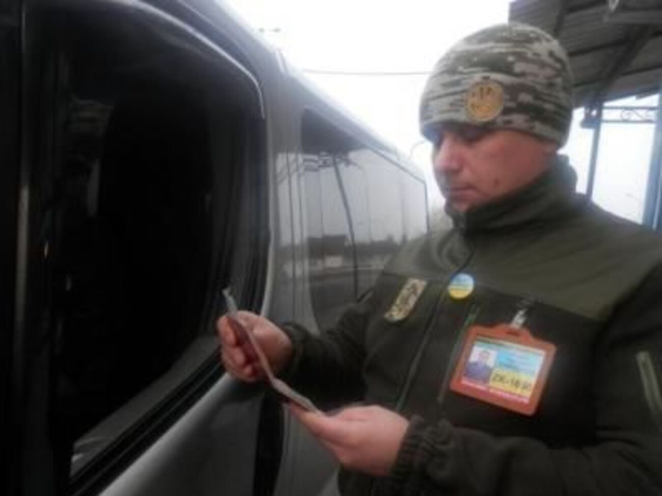 Мужчину задержали во время проверки документов пассажиров рейсового автобуса
