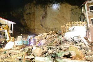 Оползень разрушил отель в Китае